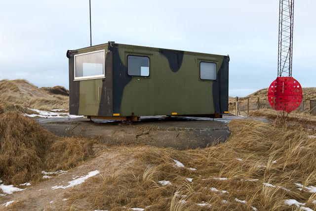 Mandskabsbunker med udkigspost