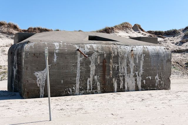 Flak bunker set fra vandet